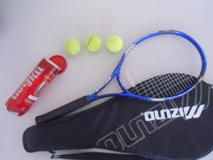 テニスラケット・テニスボールの写真