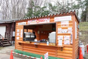 売店「ひらおか梅ほんぽ」梅ソフトクリーム