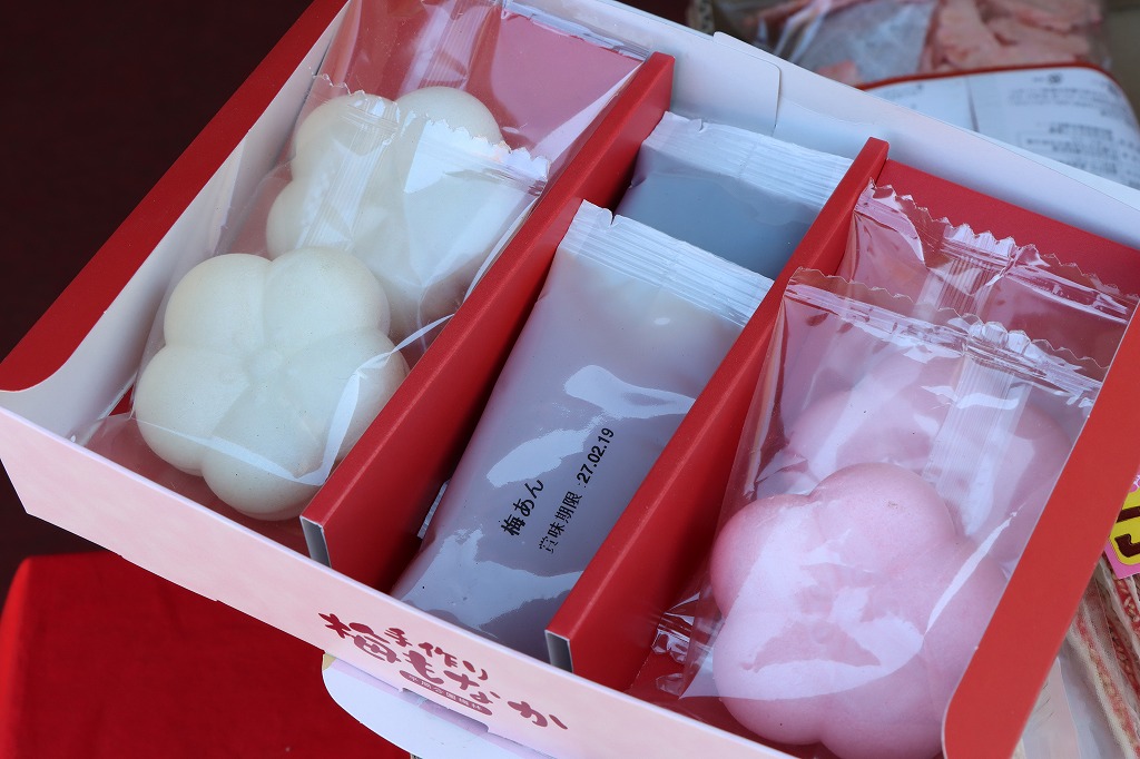 紅白梅最中（1350円）販売中